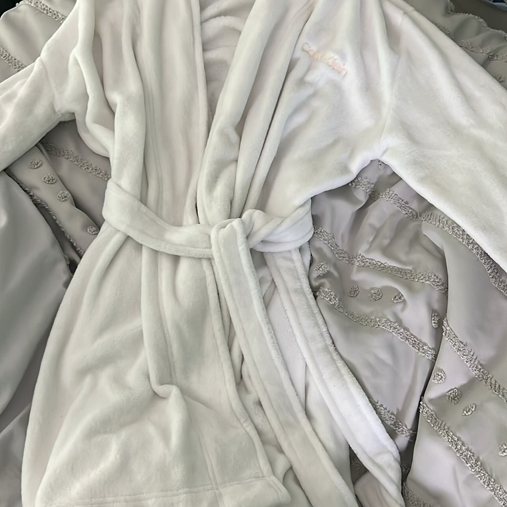 Calvin Klein White Wrap-Style Robe Intimates
